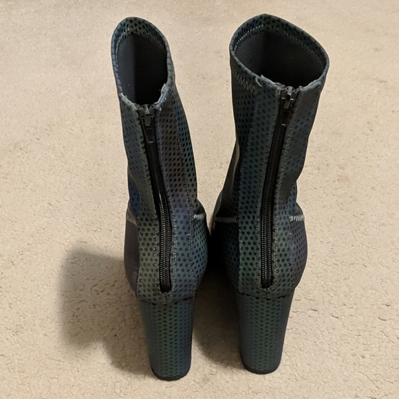 *LIKE NEW* YRU Reflective Booties - Picture 4 of 6